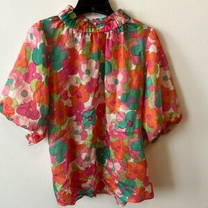 T H M L Floral Blouse w Bubble SS & Back Buttons